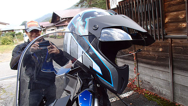 ヘルメットもＢＭＷ製